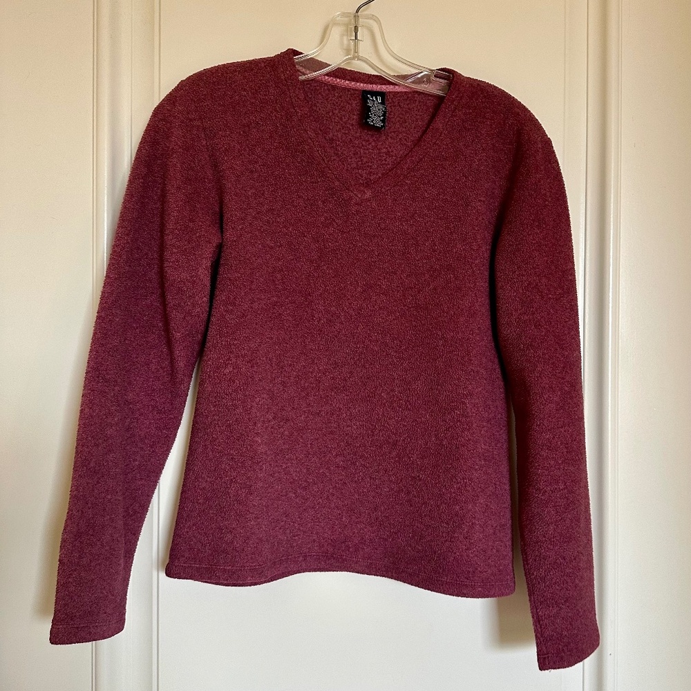 GAP Women’s Fleece V-Neck Pullover – Soft Fuzzy Texture, Y2K Style – Size M